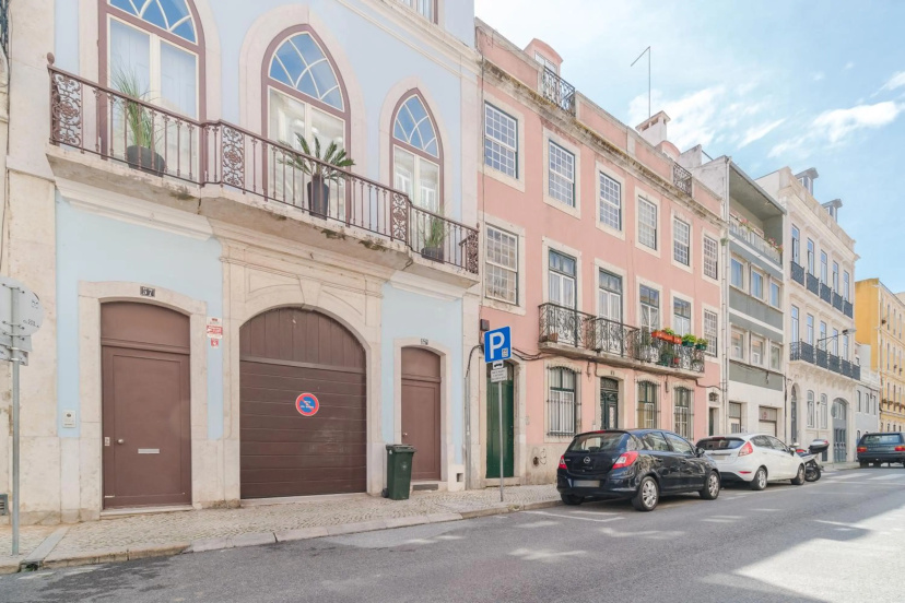 Casa Boma Lisboa - Typical and Spacious Apartment - Lapa II — отель с удобным расположением в Лиссабоне