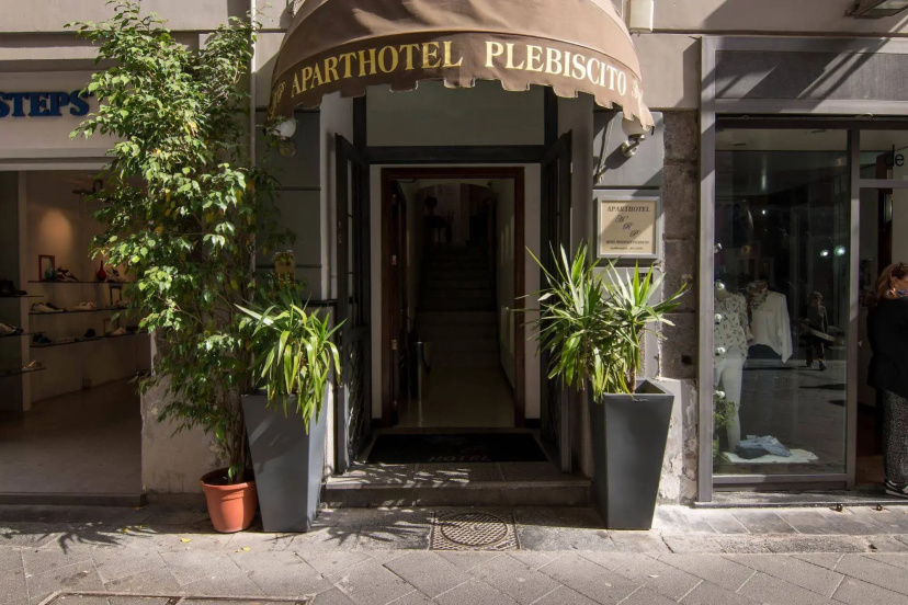 Hotel Plebiscito Aparthotel — отель с отзывами гостей в Неаполе