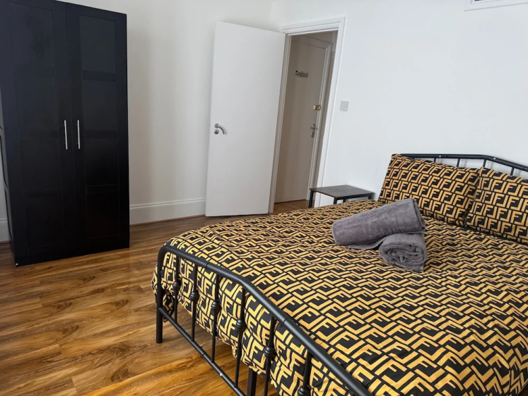 2 Bed Flat - Sleeps 4 - Parking - Wifi — комфортный отель в Лондоне