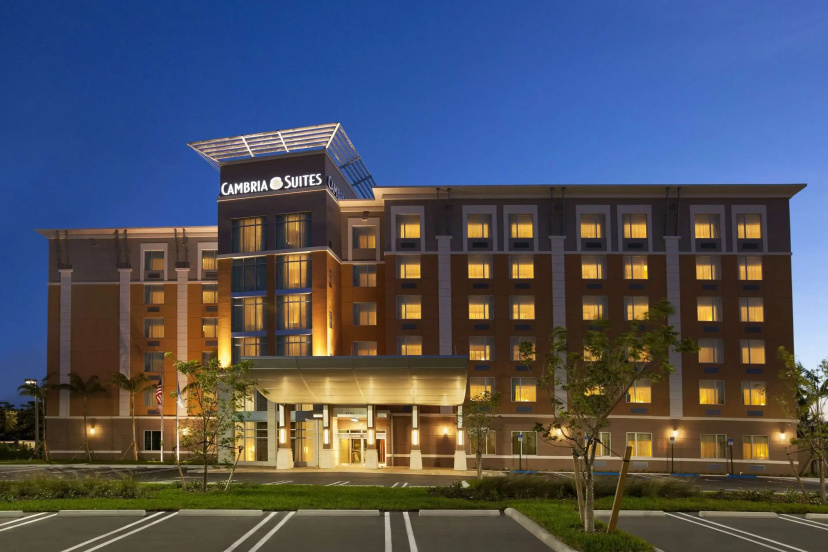 Holiday Inn Express Miami Airport Blue Lagoon Area by IHG — забронировать отель в Майами