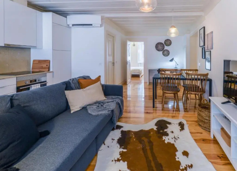 Sunny and Stylish Apartment - 11 min to the center — отзывы гостей и цены