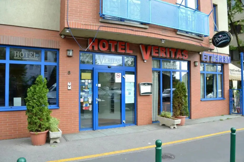 Сравните цены на Hotel Veritas в Будапеште