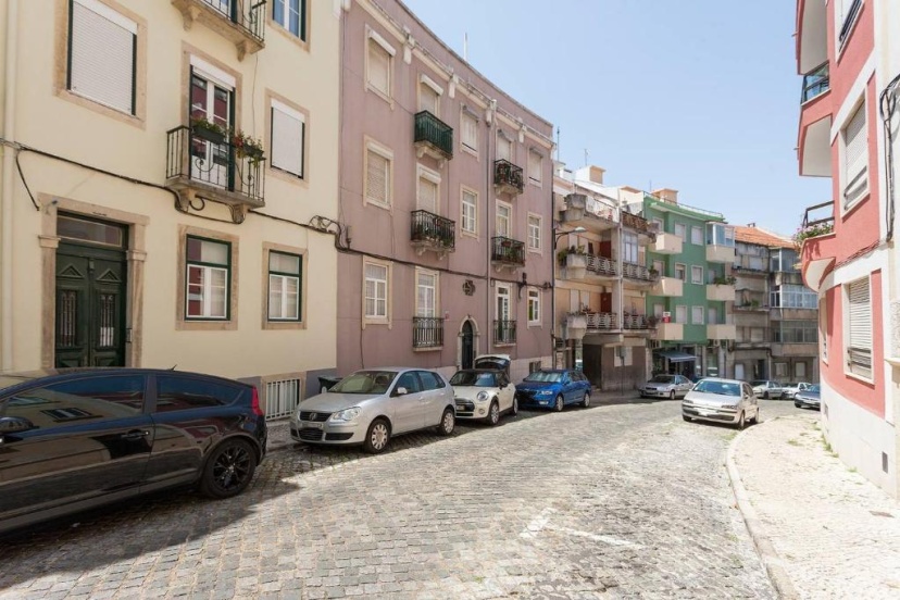 Sunny orange garden apartment in central Lisbon — отзывы гостей и цены