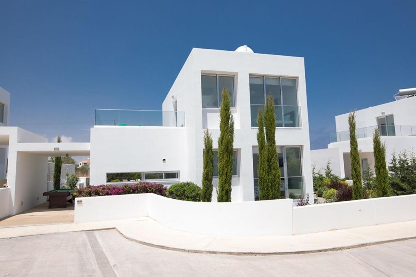 Цены на Villa Ochosto Helios - Beautiful 5 Bedroom Protaras Villa - Walking Distance to Fig Tree Bay Beach в Протарас