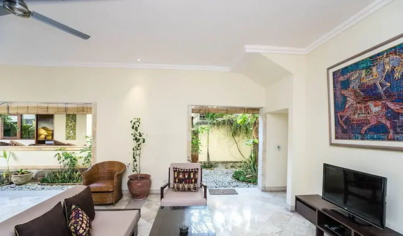 3 bedroom villa river side Legian — отель с удобствами в Кута