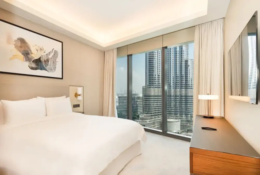 Luxury StayCation - Modern Comfort: 3-BR at The Address Opera — комфортный отель в Дубае