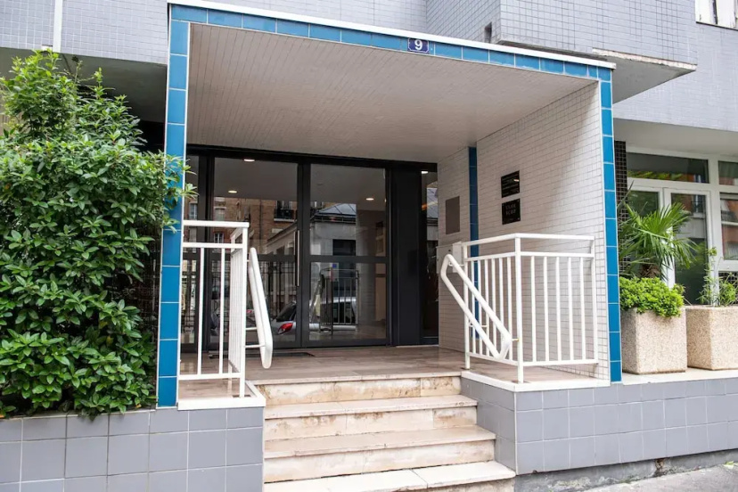 Цены на NEW Villa Urbaine au Coeur de Paris 6 p в Париже