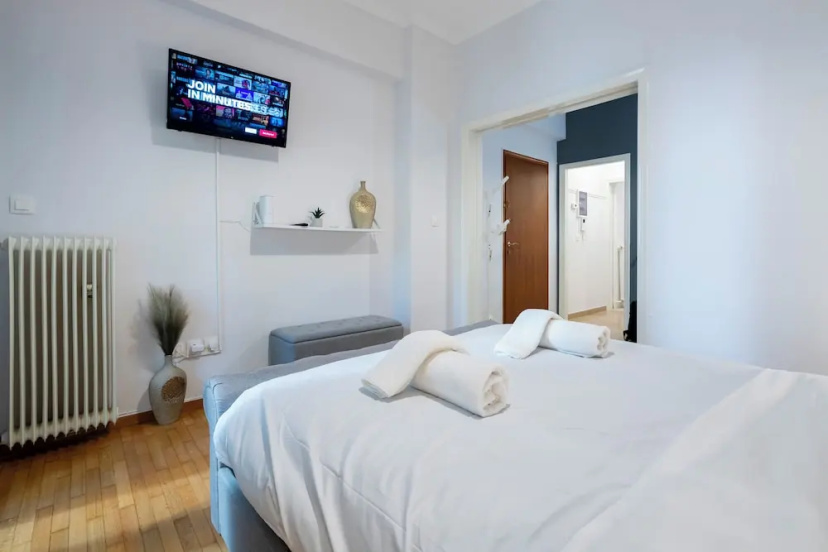 Chic 1-Bedroom near Panathenaic Stadium — забронировать отель в Афины