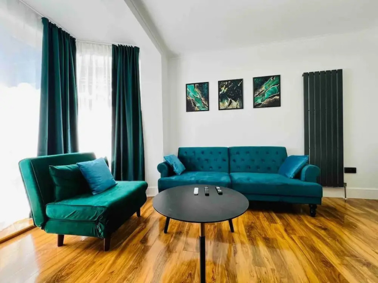 Stunning and Luxurious 1-bed Apartment in London — отель с удобным расположением в Лондоне