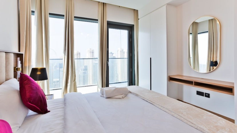 Luxury StayCation - Tranquil Waters: 2BR Luxury Apart. in Dubai Marina — отель в Дубае, Объединенные Арабские Эмираты