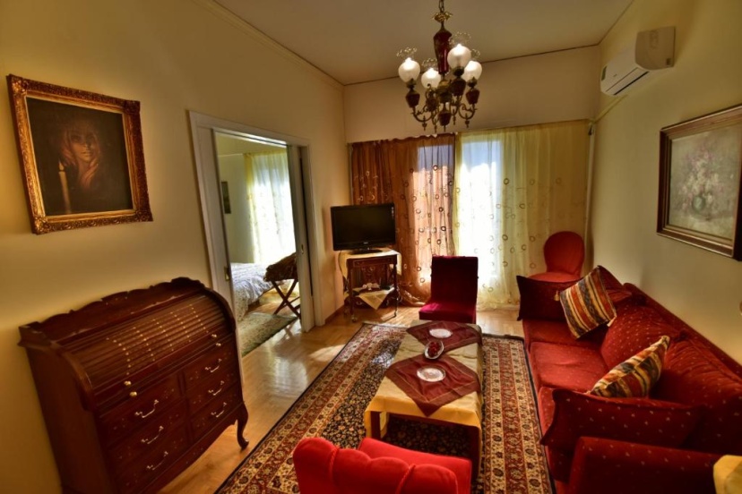 Classy 2 bedroom apartment under Acropolis at Thisseio — комфортный отель в Афины