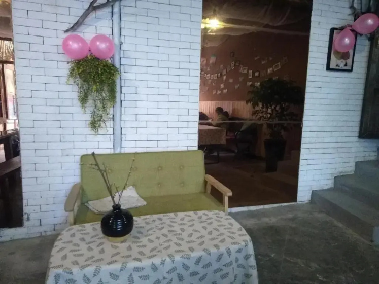 Sanshengxiang No.73 Guest House — отель с удобствами в Чэнду