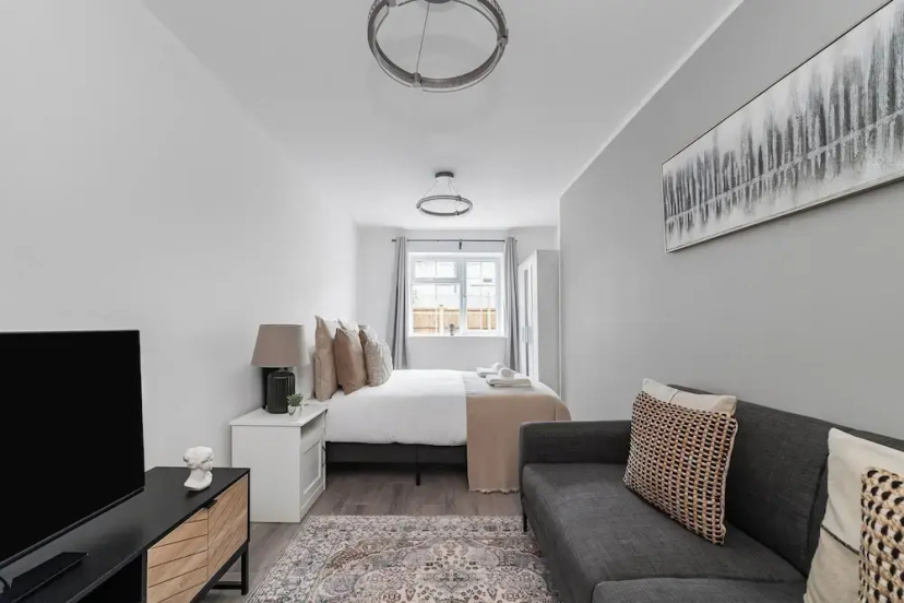 Цены на Spacious Room In Morden в Лондоне