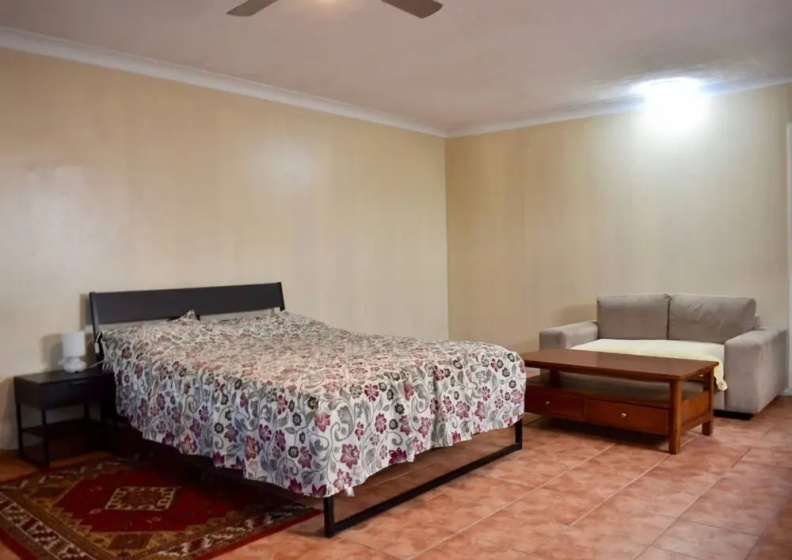 Unique Studio Apartment near Eastlakes — забронировать отель в Сиднее