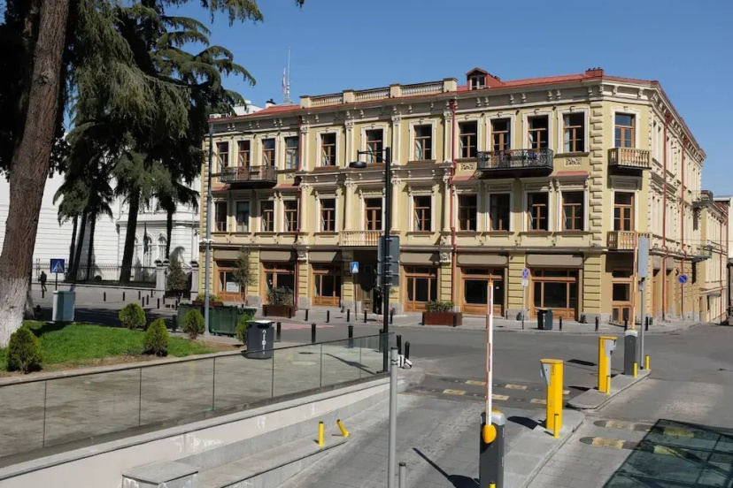 Апартаменты H&B apartments Atoneli 2 — отель в Тбилиси, Грузия