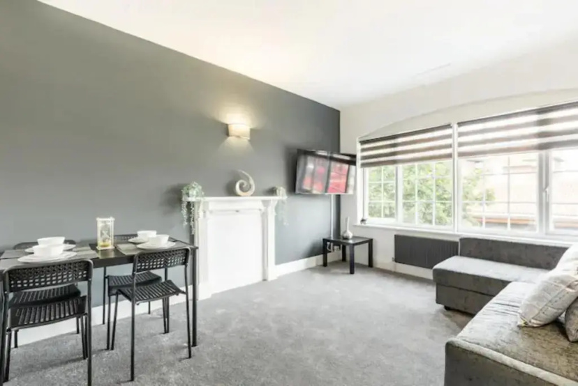 Luxury 3-Bed Apartment Near To London With Parking — отзывы гостей и цены