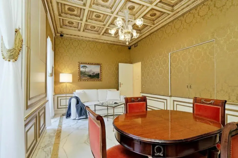 Цены на Elegant apartment nearby Trevi Fountain в Риме