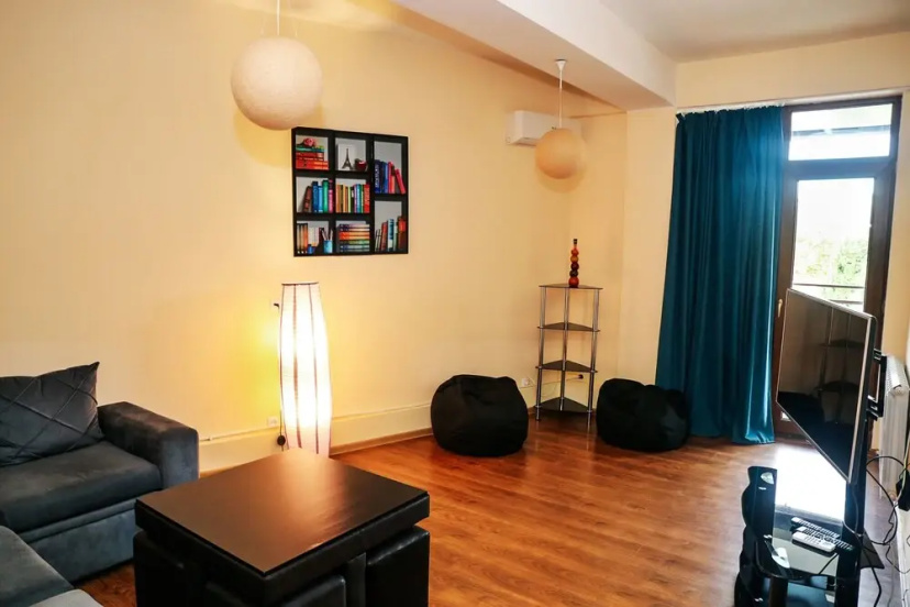Hosthub old Tbilisi Apartment — отель с удобствами в Тбилиси