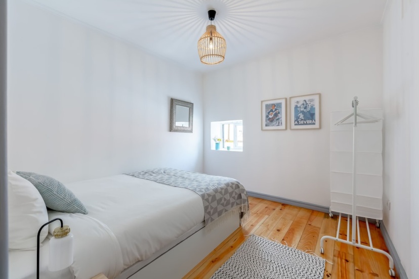 Alfama, Bright Spacious W/ Terrace Apartment, By TimeCooler — отель с удобствами в Лиссабоне