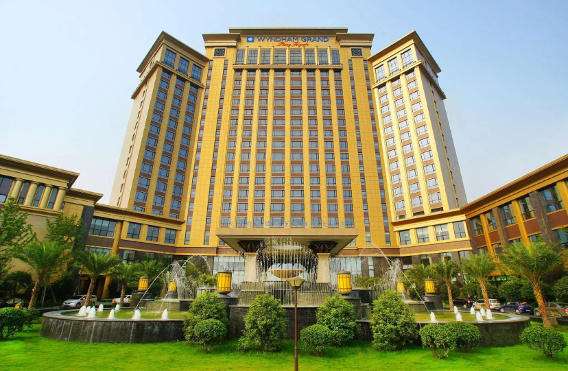 Wyndham Grand Plaza Royale Palace Chengdu — отель в удобной локации в Чэнду