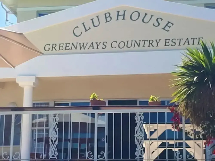 Golfbeach Luxury Self Catering Apartment — забронировать отель в Кейптауне