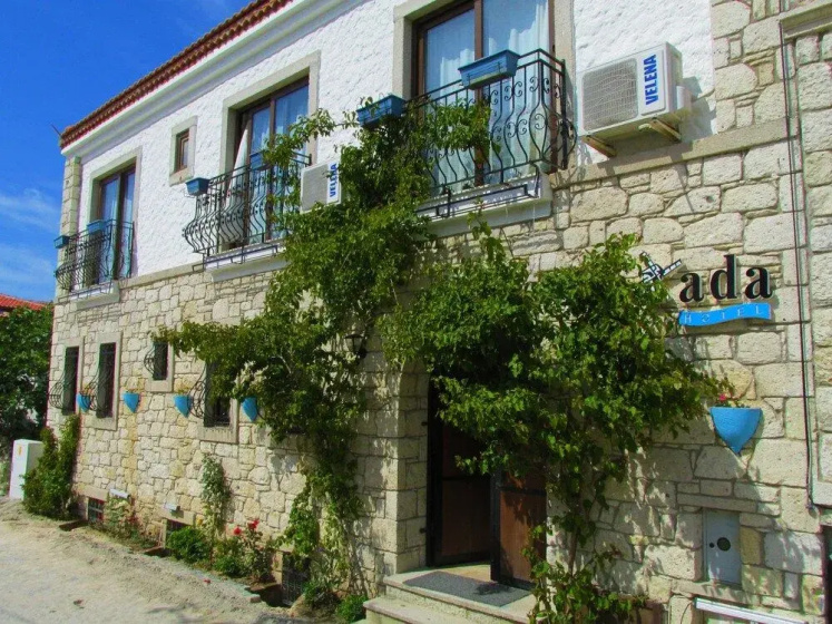 Ada Hotel Alacati — забронировать отель в Чешме