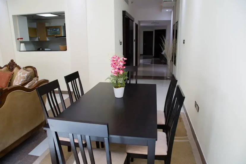 HiGuests Vacation Homes - La Riviera - Hotel in ดูไบ - Photo 1