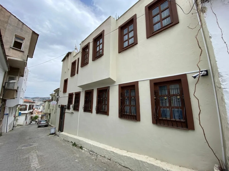 Düsseldorf Pansiyon — забронировать отель в Kusadasi