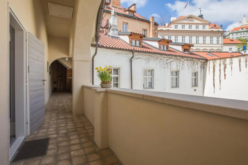 Apartment Thunovská 10 — отель с удобствами в Праге