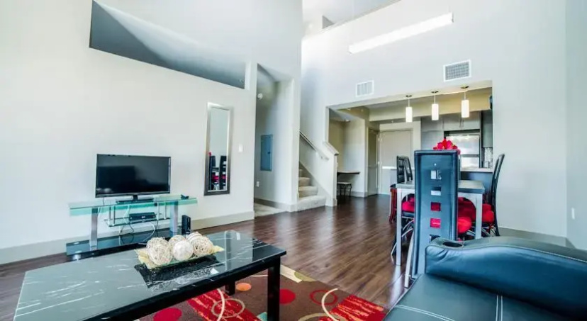 Hollywood Hills Apartment — забронировать отель в Лос-Анджелесе