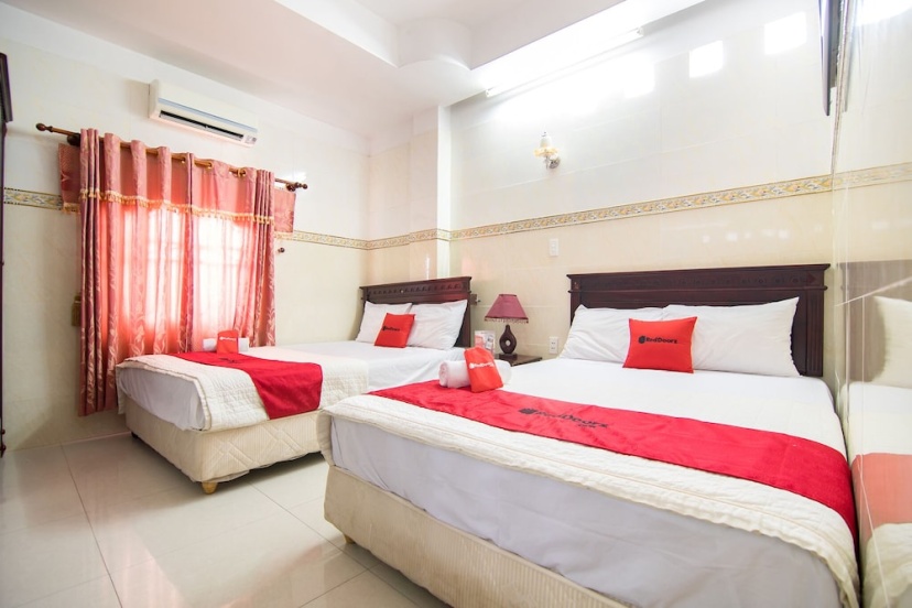 RedDoorz Plus near Tan Son Nhat Airport 3 — отель в Хошимине, Вьетнам