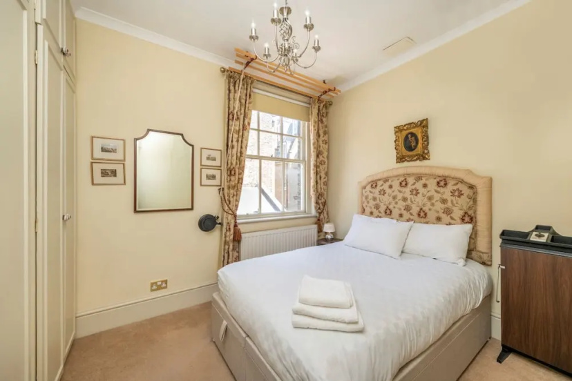 The Grand Old Boy - Marylebone - by Frankie Says — забронировать отель в Лондоне