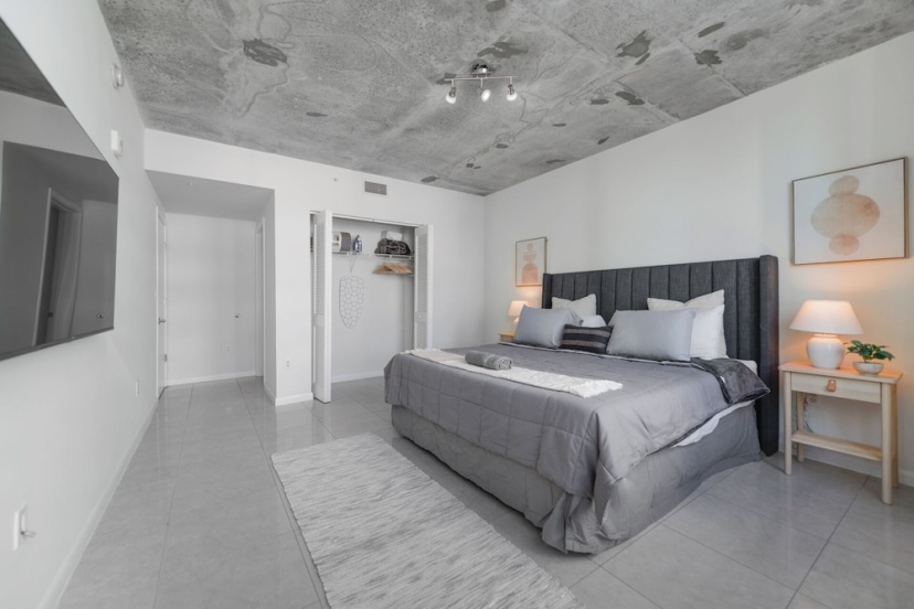 Awesome 2BR Family Apt at Midblock Miami — забронировать отель в Майами