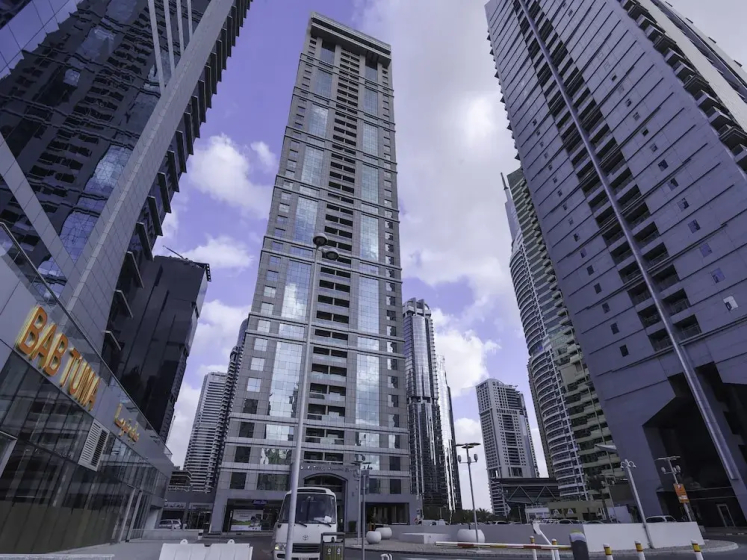 OYO Home 164 2BHK Lake View - Hotel in ดูไบ - Photo 1