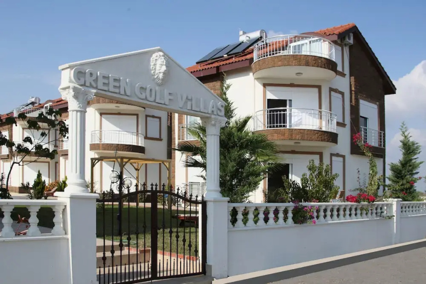 Luxury 4 Bedroom Detached Villa — отель с удобным расположением в Белеке