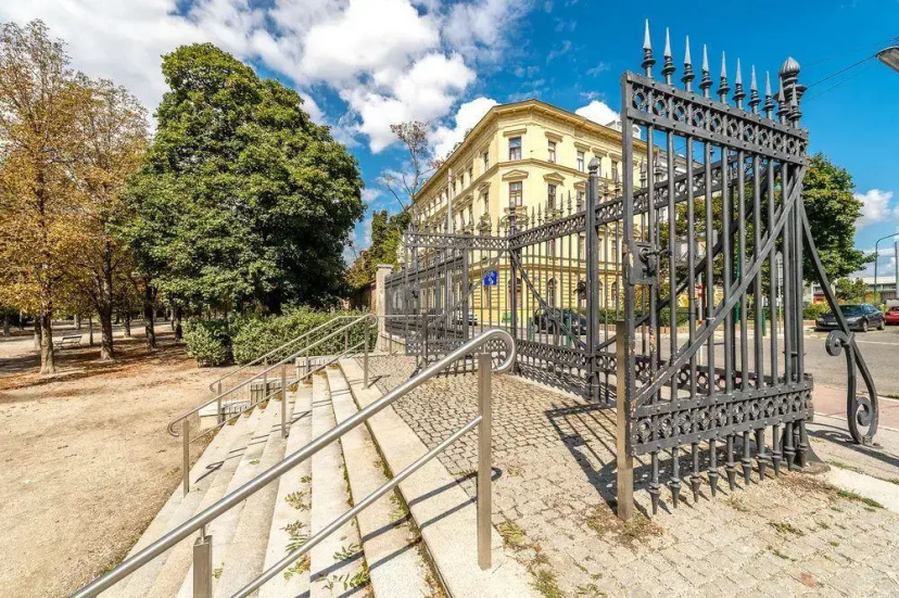 Goldfisch Apartment am Augartenpark — отель с удобствами в вене