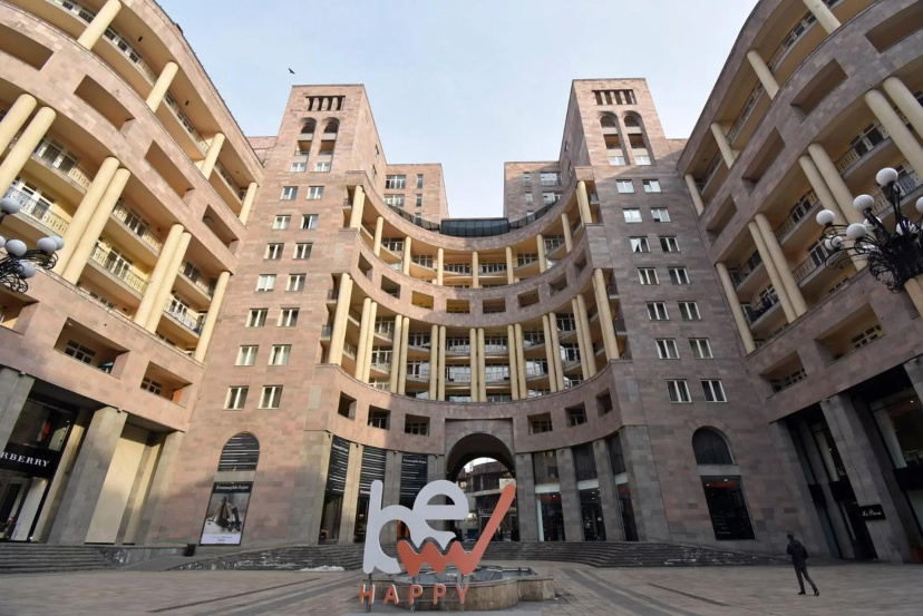 Northern Avenue 2 bedroom Modern Apartment With Balcony HH570 — отель с удобствами в Ереван