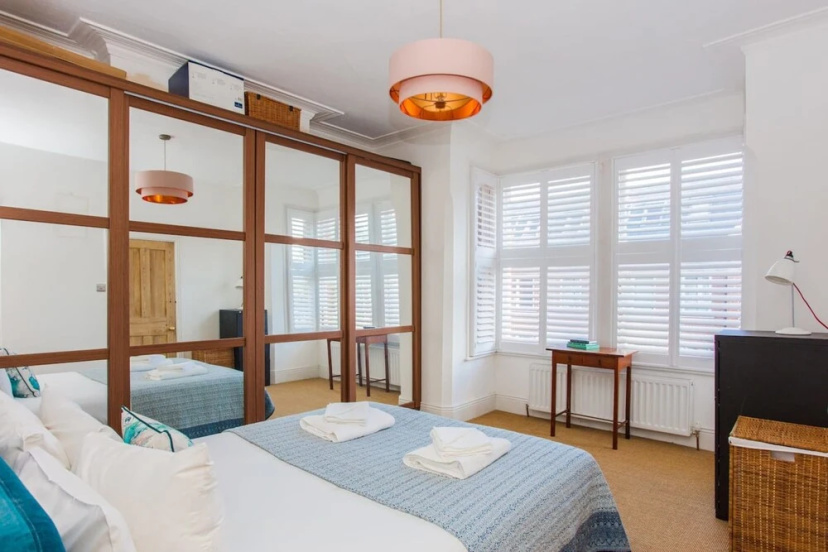 Bright 2 Bedroom Apartment in South East London — отель с удобным расположением в Лондоне