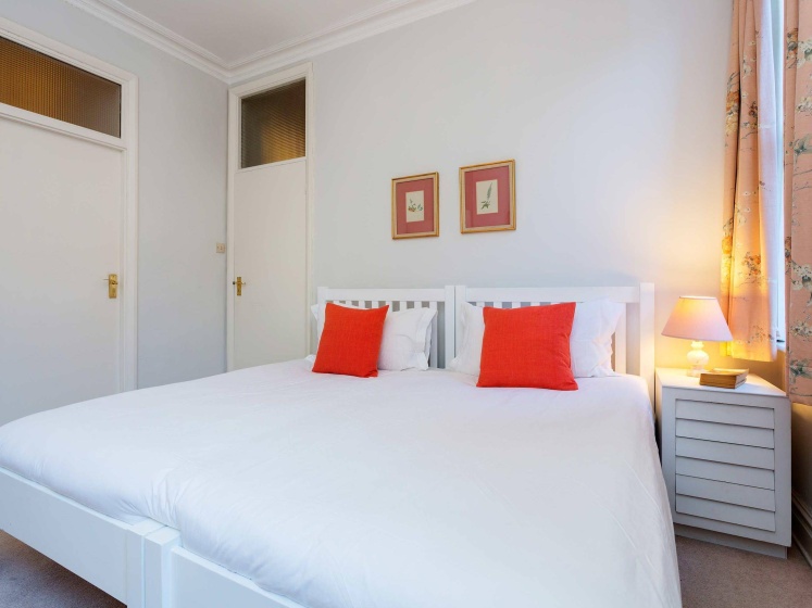 Veeve  Apartment Cheyne Row Chelsea — отель с удобствами в Лондоне