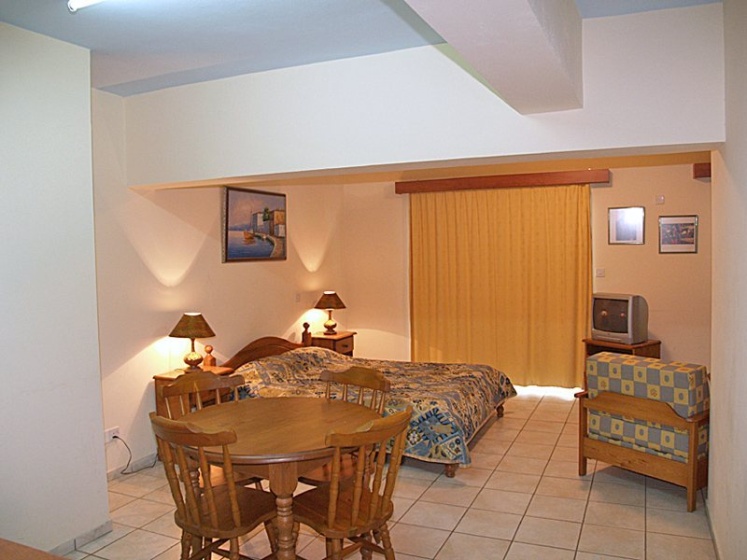Palm Sea Beach Appartments — отель с удобствами в Ларнака