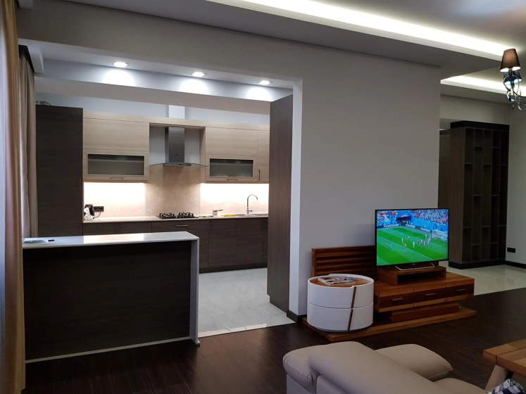 Northern Avenue, 3 bedrooms Luxury, New Renovated apartment TT666 — отель с удобным расположением в Ереван