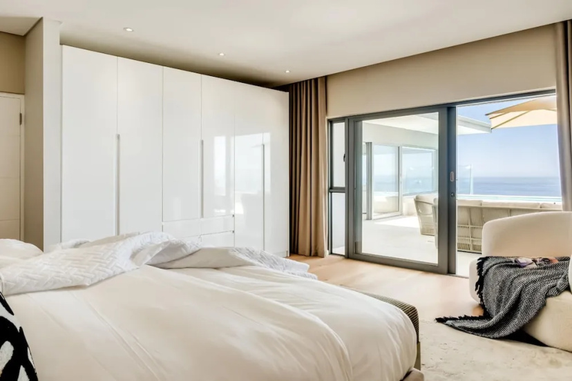 Amazing Views and Holiday Living at Khalanga Penthouse — забронировать отель в Кейптауне