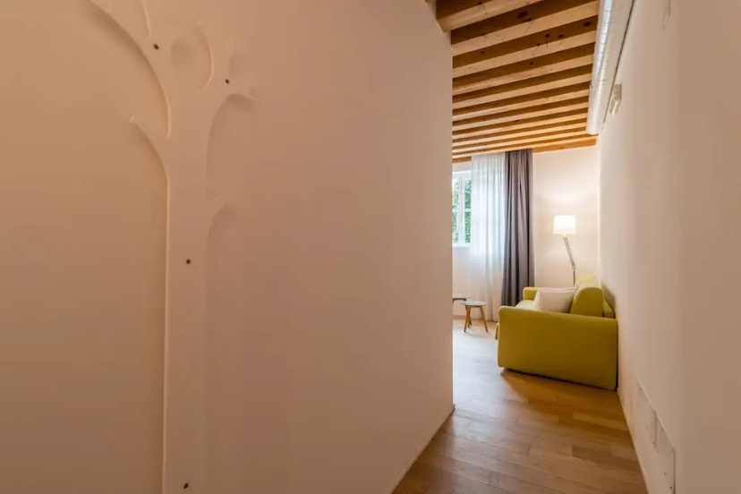 Mazzoni 10 Modern Flat — отель в Венеции, Италия
