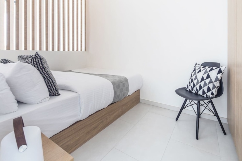 Modern & Adorable Studio w/ Spectacular Burj Khalifa Views! — отель с удобствами в Дубае