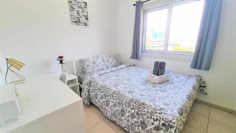 Comfy and Exquisite ROOMS in a Shared 3BR Apartment Near Main Harbor, City Center — комфортный отель в Ларнака
