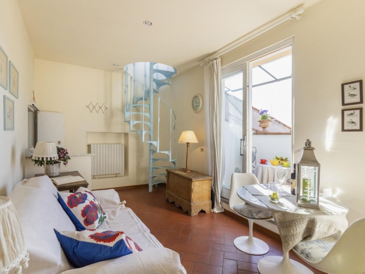 Apartment in Florence With Rooftop Views — отель с удобным расположением в Флоренции