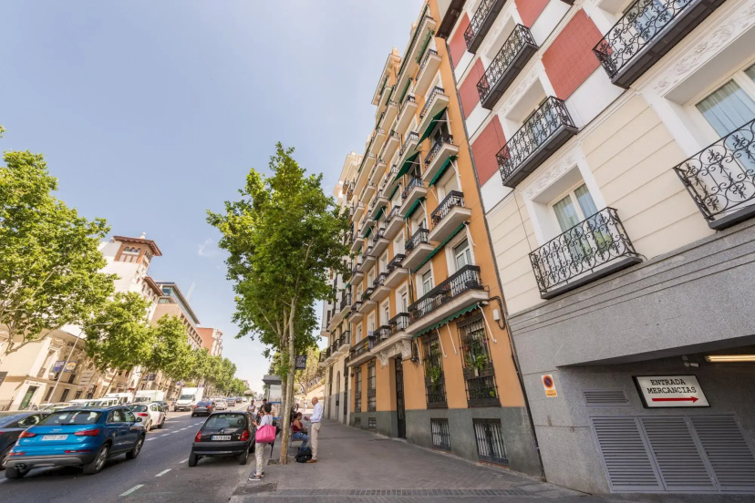 2 BD apartment next to Atocha train station. Atocha — забронировать отель в Мадриде