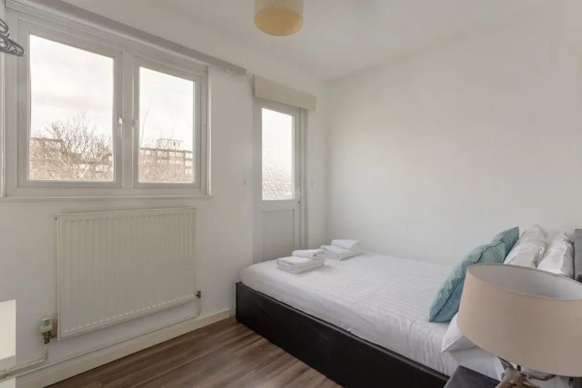 3 Bedroom Shoreditch Maisonette With Balcony — отель с удобным расположением в Лондоне