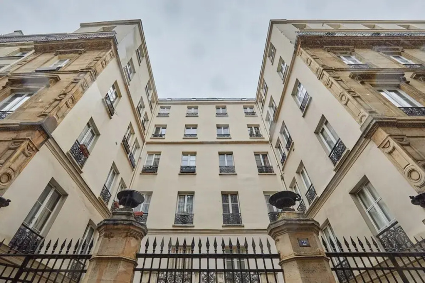 Apartment in the Center of Paris/montmartre — комфортный отель в Париже