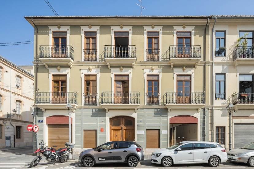 Apartamentos Puerto Valencia — отель с удобствами в Валенсии